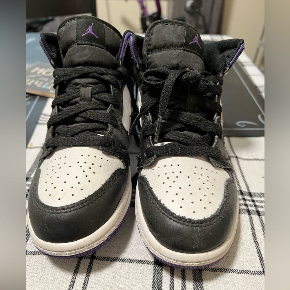 Kids Jordan AJ 1 Mid! Really never been worn.
